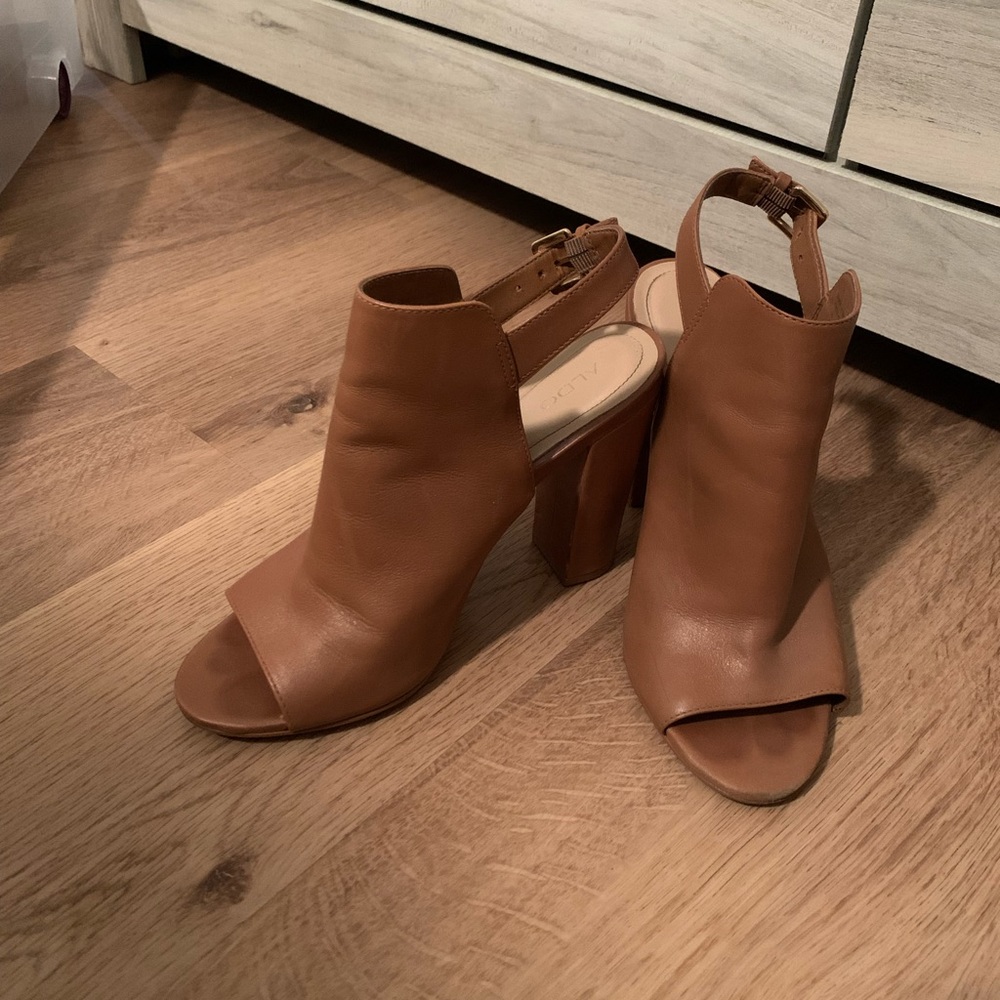 Aldo Sandal Heel size 8